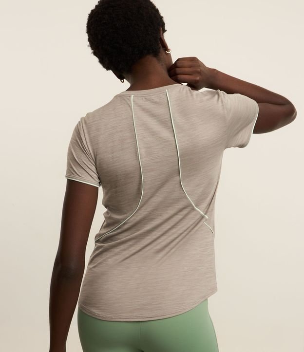 Remera Deportiva con Tecnologia Dry y Friso en la Espalda