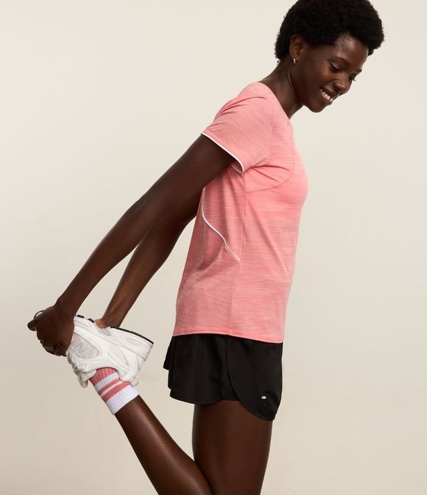 Remera Deportiva con Tecnologia Dry y Frisos en la Espalda