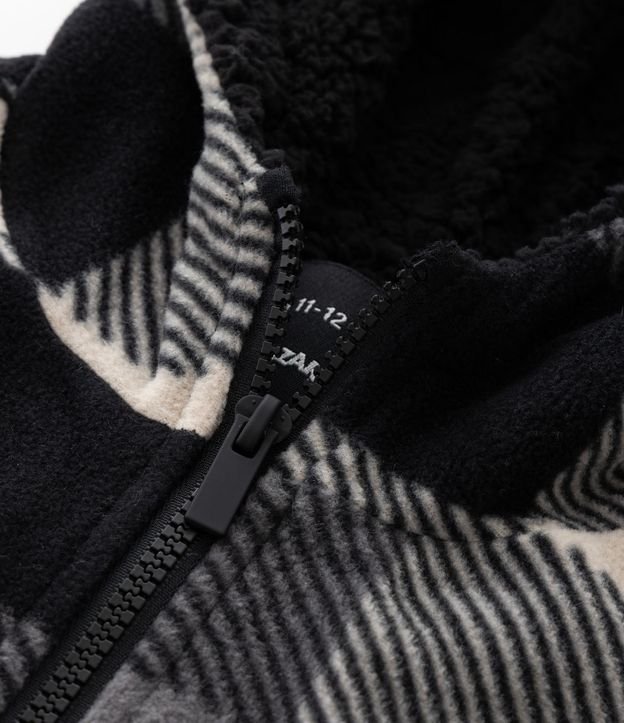 Saco Infantil en Fleece con Estampa de Cuadros y Capucha – Talle 5 a 14 años 7