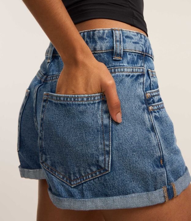 Short Slim Cintura Alta en Jeans con Colgante Floral 5