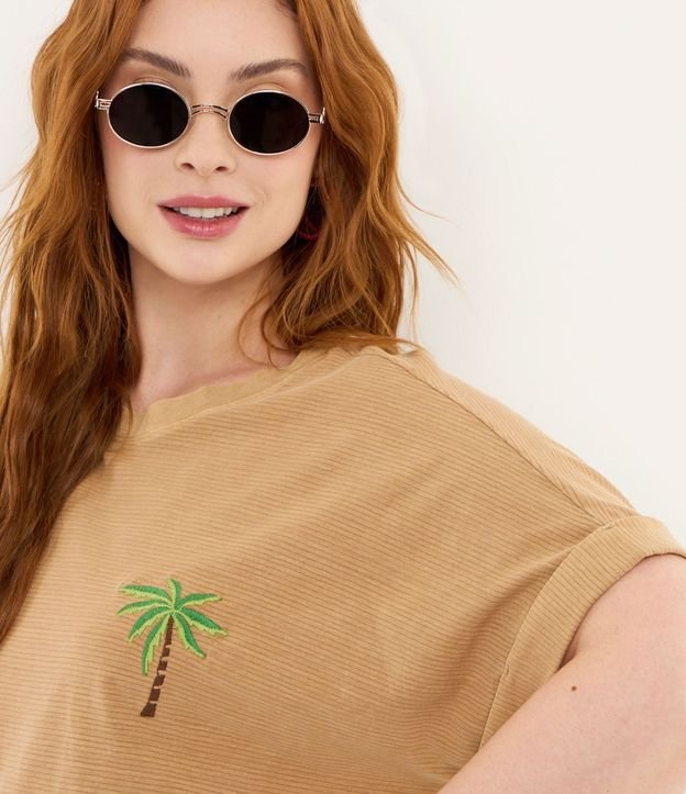 Remera en Algodón Texturizado con Bordado de Palmeras Curve & Plus Size 3