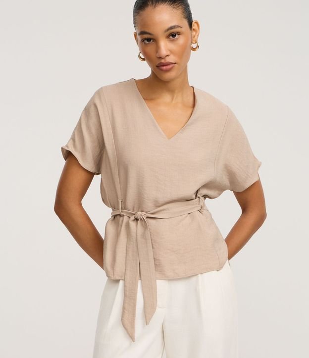 Blusa en Crepé con Escote V y Lazo en la Cintura