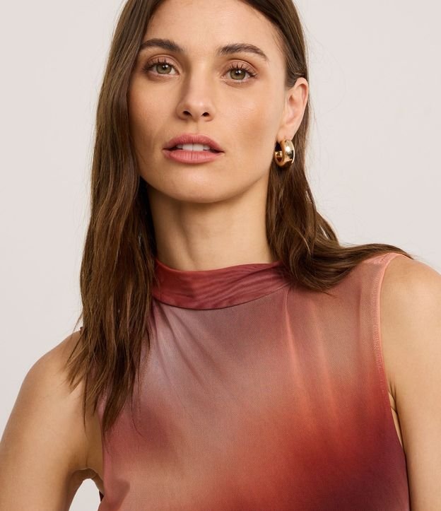 Blusa en Tule con Cuello Alto y Efecto Dip Dye 3