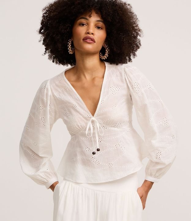 Blusa en Laise con Manga Abullonada y Lazo