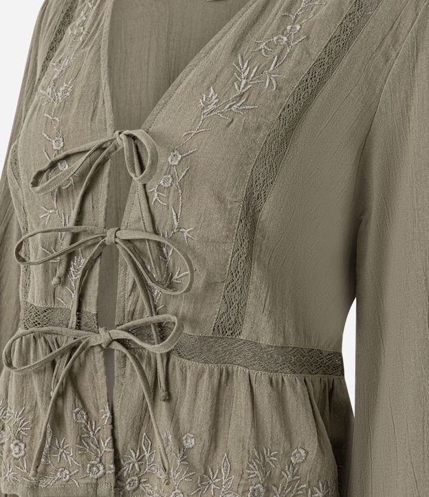 Blusa Bata con Bordado y Lazo Delantero 6