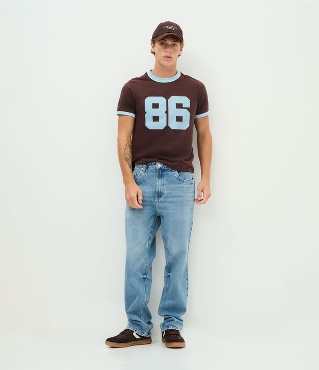 Remera Deportiva Baby Tee con Rib y Estampa Lettering 86 2