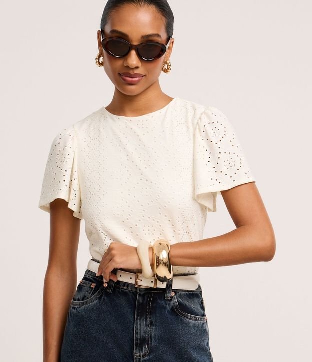 Blusa en Laise con Manga Abullonada y Bordado Cutout 2