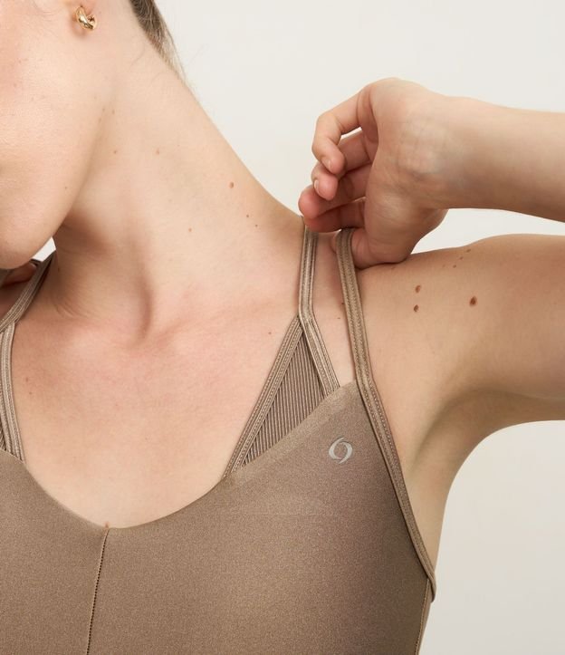 Top Deportivo en Microfibra con correas dobles 4