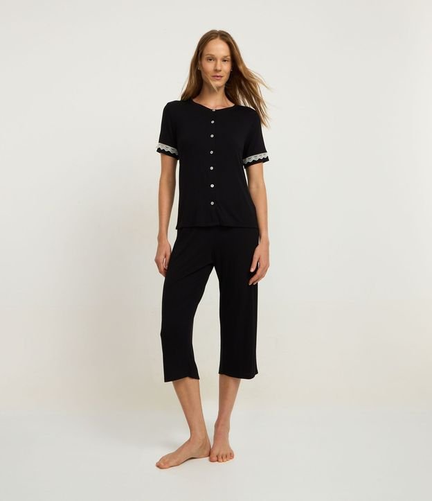 Pijama Largo en Viscosa con Encaje y Pantalón Capri