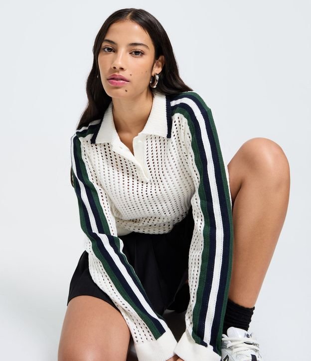 Blusa en Punto con Cuello Polo Perforado