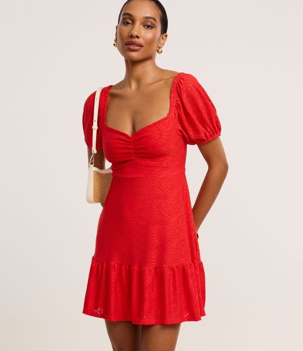 Vestido corto en Laise con Manga Abullonada y Bordado cutout