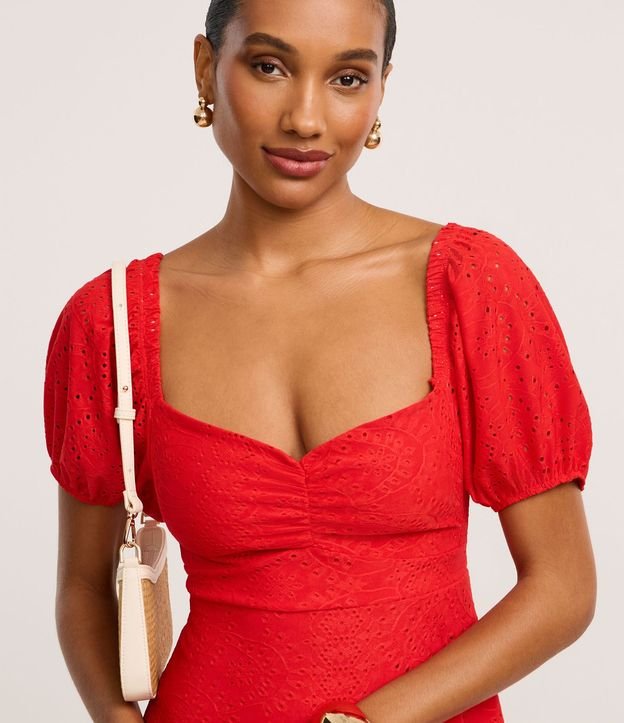 Vestido corto en Laise con Manga Abullonada y Bordado cutout 3