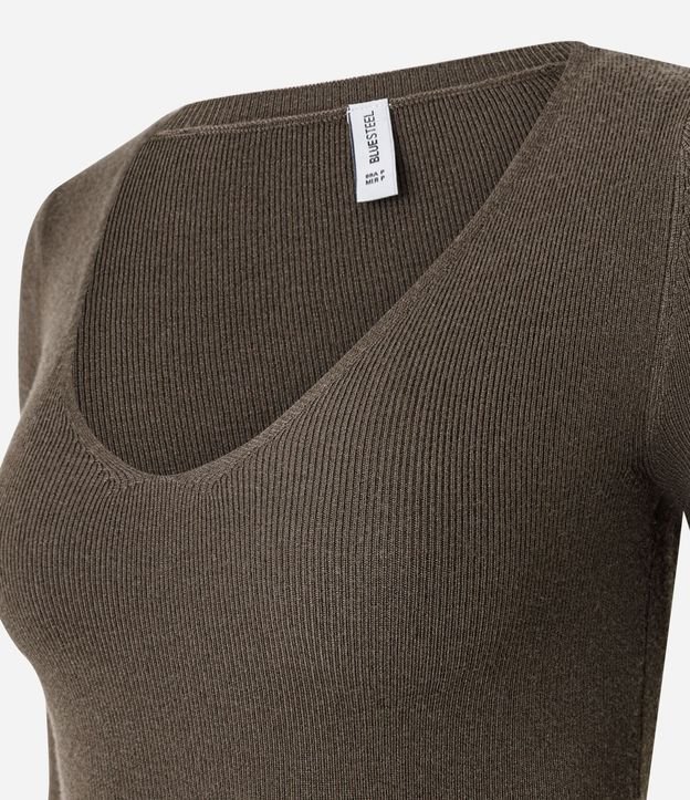Suéter en Punto con Cuello V 5