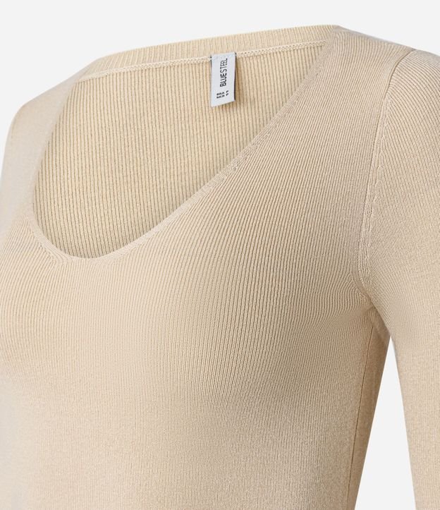 Suéter en Punto con Cuello V 6