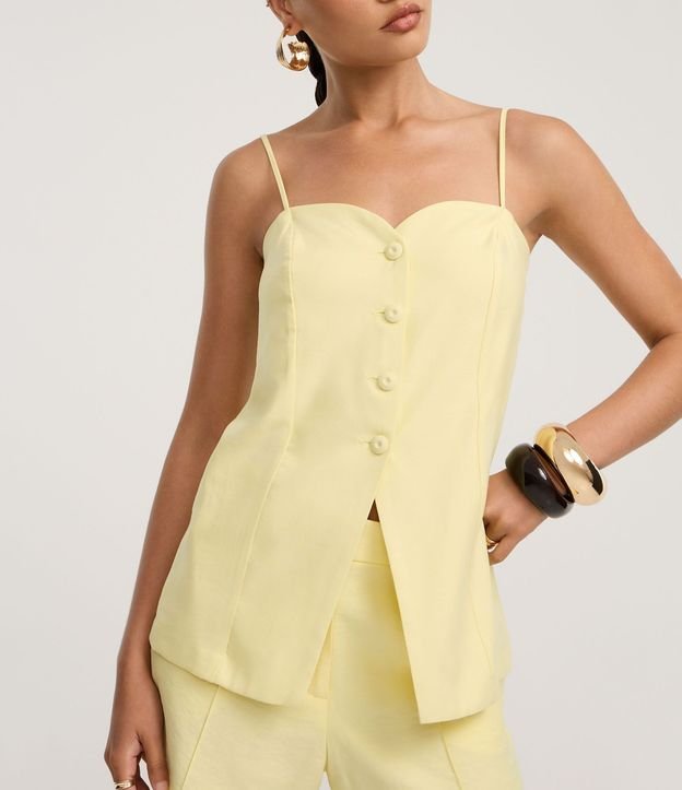 Blusa de Bretel en Viscosa con Escote Corazón y Botones 4