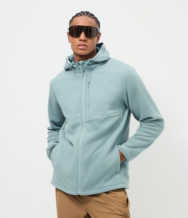 Buzo Masculino de Fleece con Capucha y Recorte en Tejido Plano