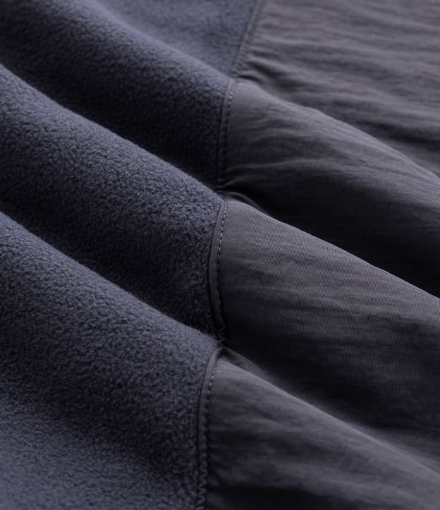 Buzo Masculino de Fleece con Capucha y Recorte en Tejido Plano 6