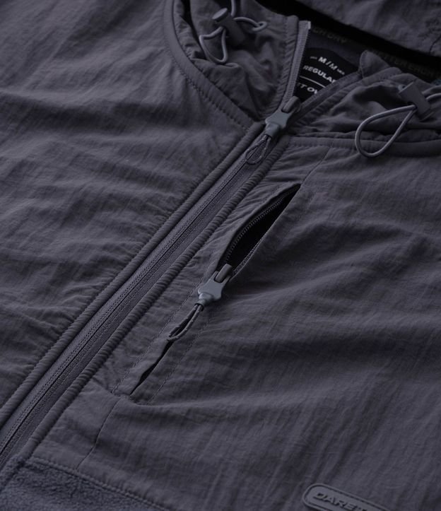 Buzo Masculino de Fleece con Capucha y Recorte en Tejido Plano 8