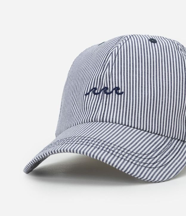 Gorra Aba Curva en Sarga Rayada con Hilo Teñido y Bordado de Ondas 6