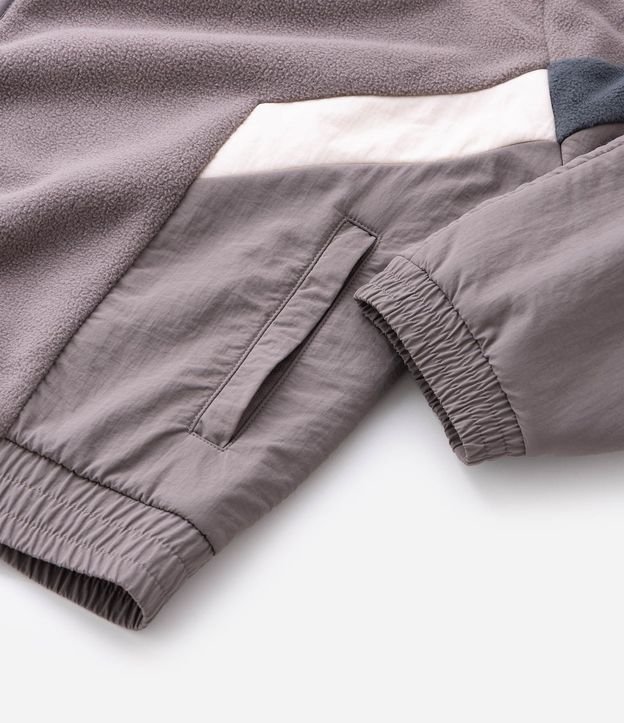 Buzo Masculino de Fleece con Cierre y Recortes Contrastantes 8