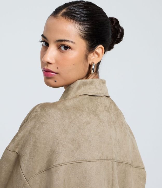 Camisa Regular en Gamuza con Bolsillo Cargo 5
