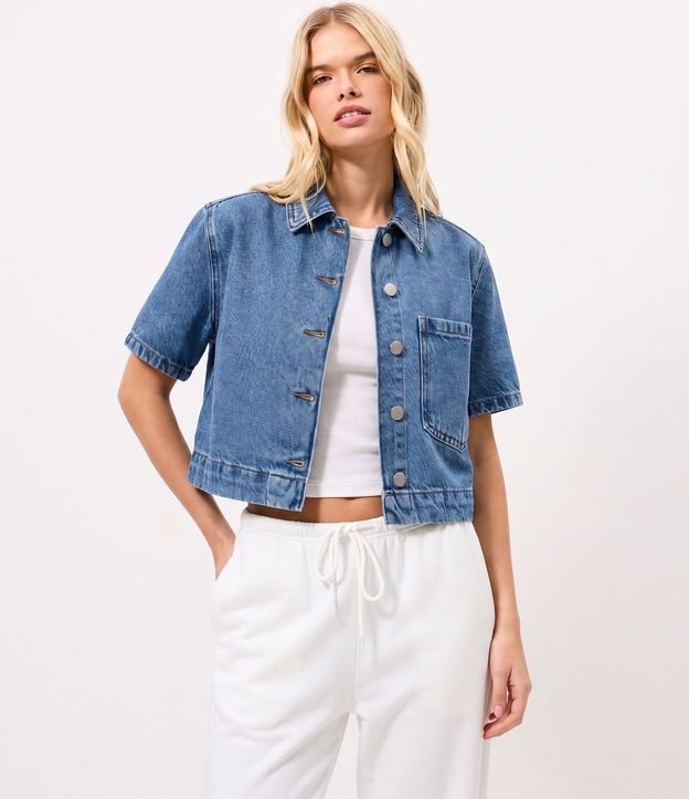Camisa Cropped en Jeans con Botones y Bolsillo