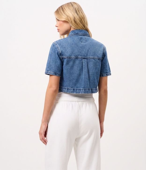 Camisa Cropped en Jeans con Botones y Bolsillo 3