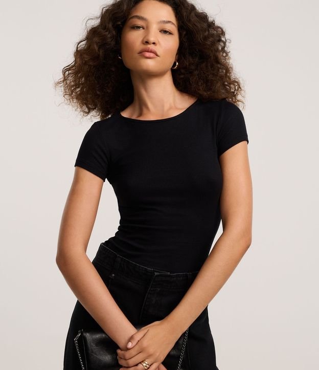 Blusa Acanalada en Rib con Cuello Polo 3