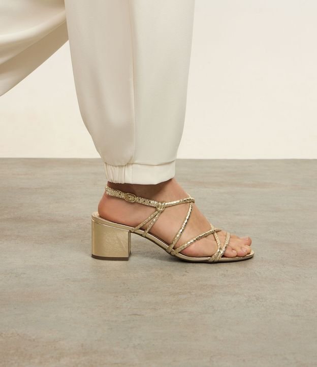 Sandalia de Tiras con Textura Cobra y Salto Bloco 6