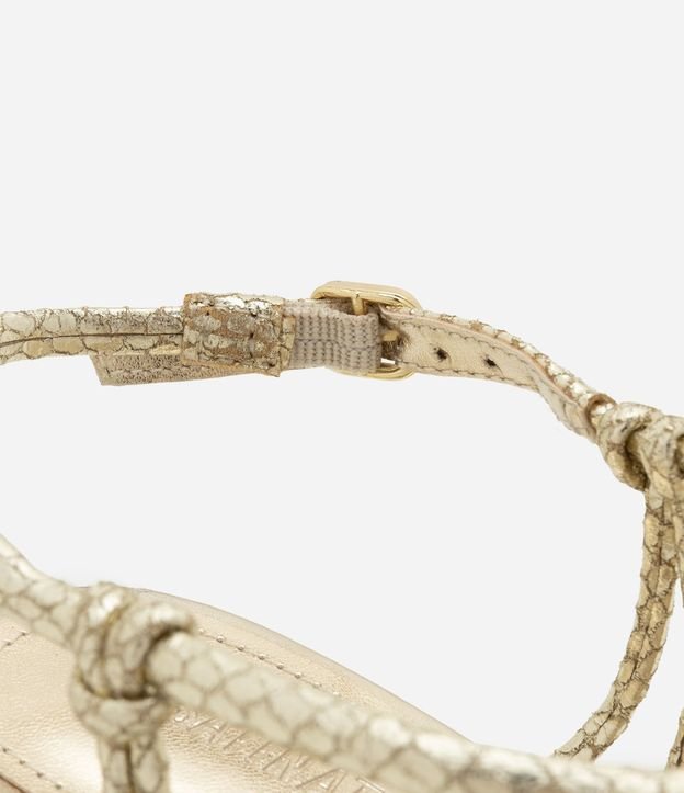 Sandalia de Tiras con Textura Cobra y Salto Bloco 3