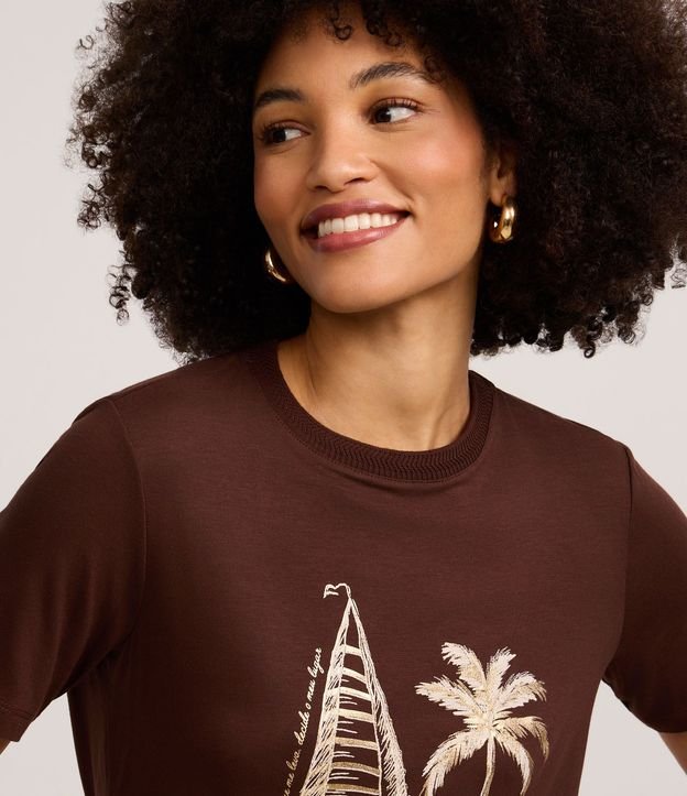 Blusa Slim en Algodón con Estampa Barco y Palmeras 3