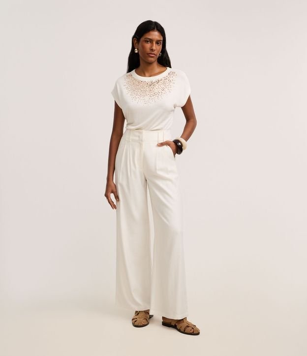 Blusa en Viscosa con Lentejuelas Metalizados en el Pecho 2