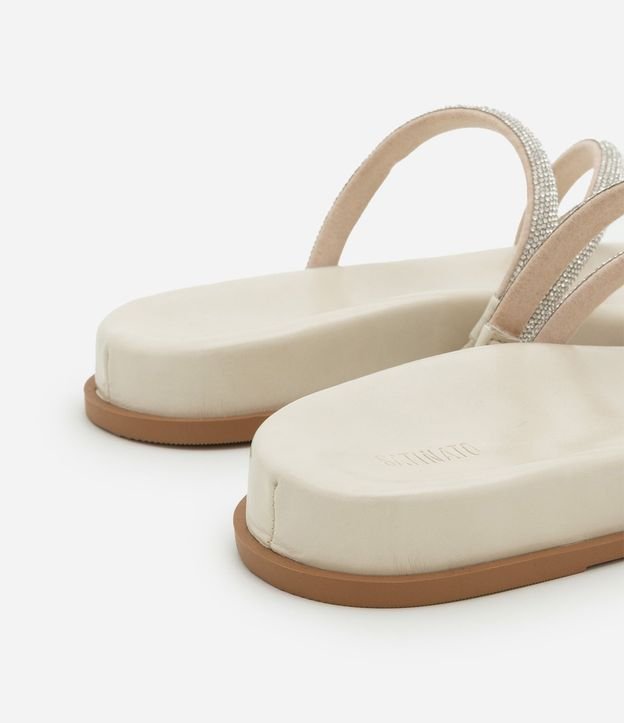 Sandalia Plana Mule con Asas Brillosas 4