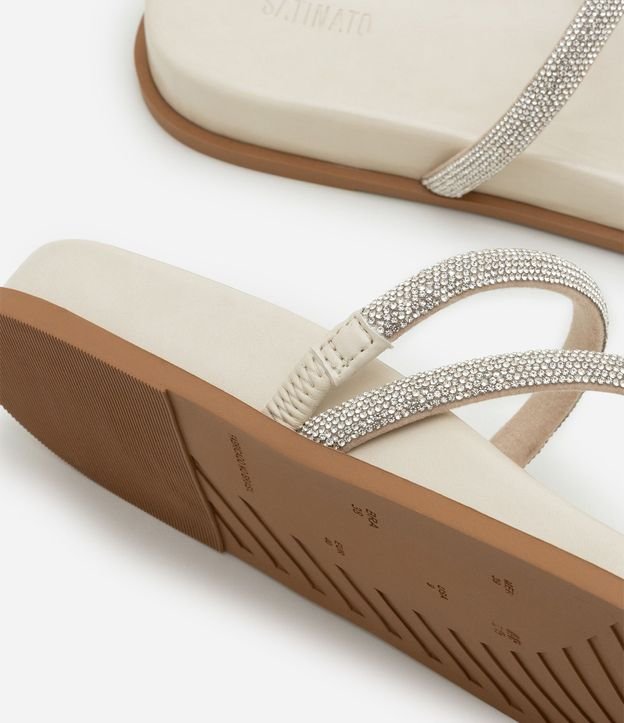 Sandalia Plana Mule con Asas Brillosas 5
