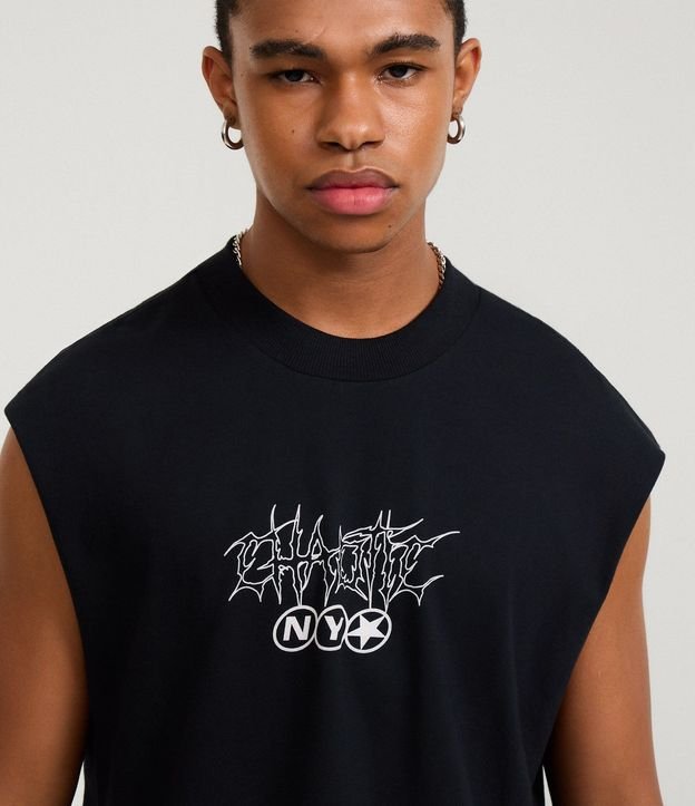 Musculosa Boxy en Media Malla con Estampa Lettering Delantero 3