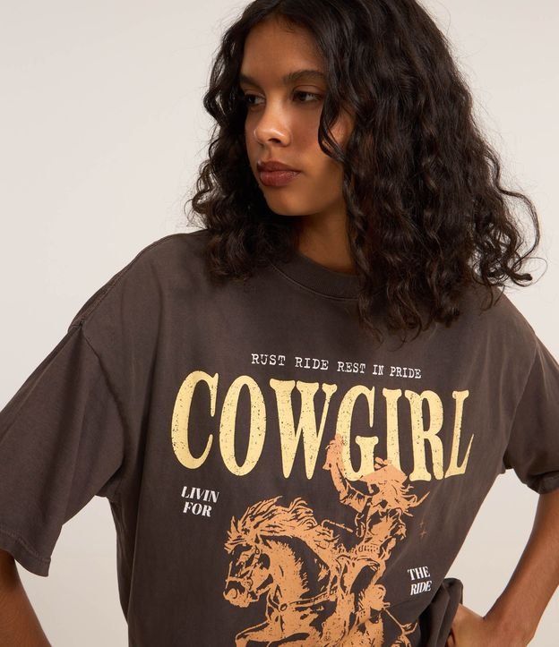 Remera T-shirt en Algodón Desteñido y Estampa de CowGirl 1