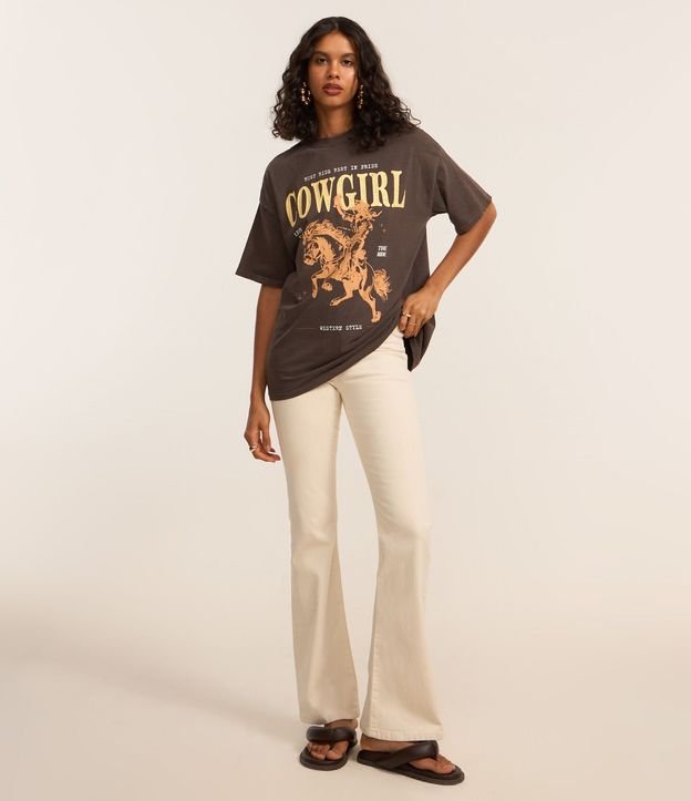 Remera T-shirt en Algodón Desteñido y Estampa de CowGirl 2