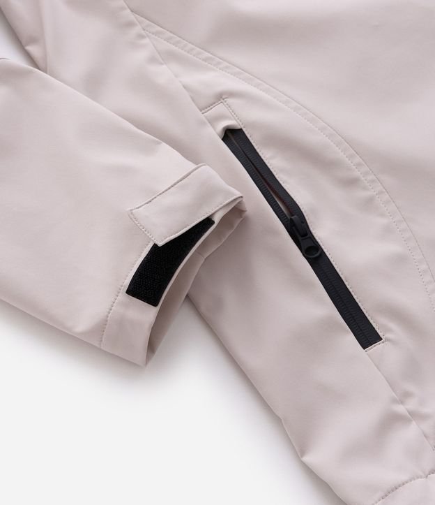 Campera Deportiva Tecnológica Resistente al Agua con Capucha 9