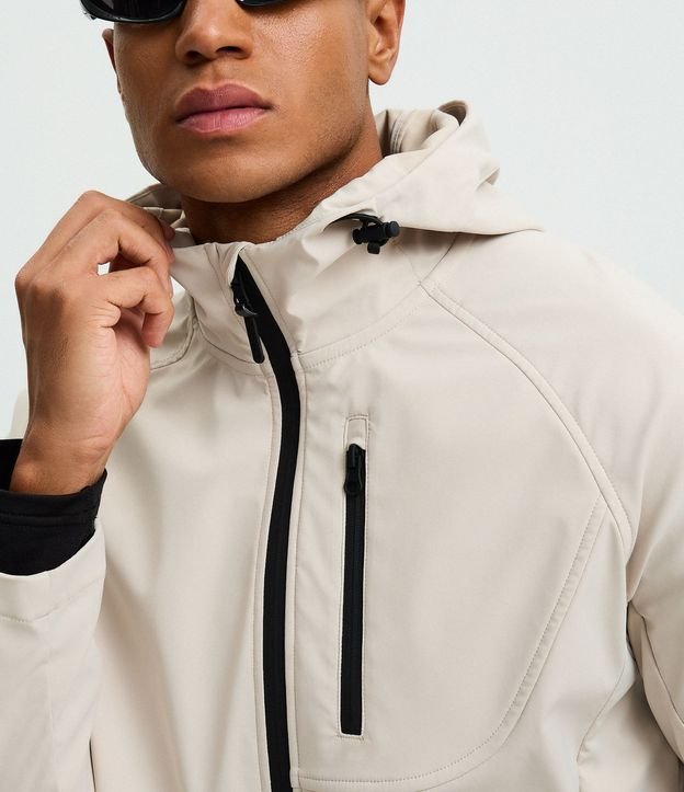 Campera Deportiva Tecnológica Resistente al Agua con Capucha 5