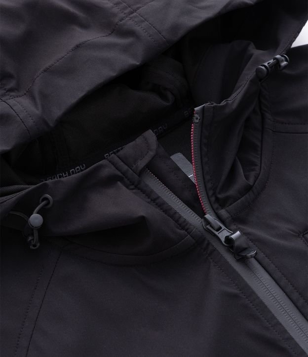 Campera Deportiva Tecnológica Resistente al Agua con Capucha 11