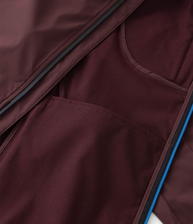 Campera Deportiva Tecnológica Resistente al Agua con Capucha 11