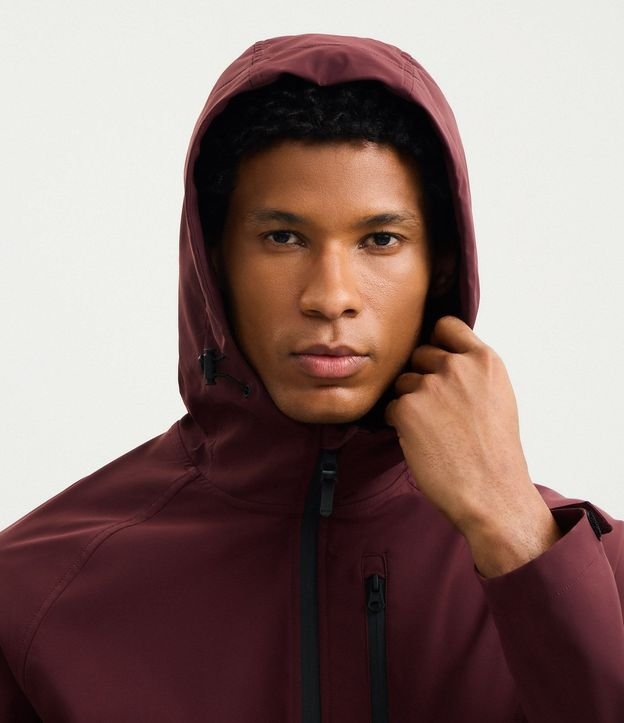 Campera Deportiva Tecnológica Resistente al Agua con Capucha 4