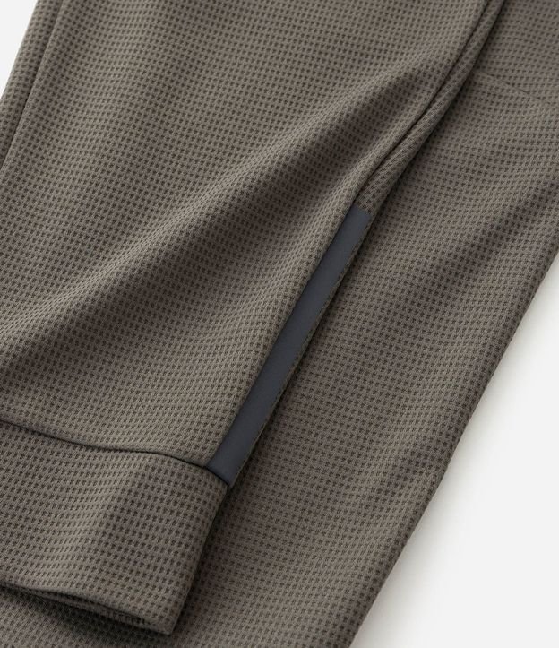 Pantalón Deportivo en Tela Texturizada con Cierre en los Bolsillos 9