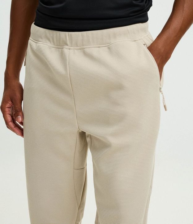 Pantalón Deportivo en Tela Texturizada con Cierre en los Bolsillos 3