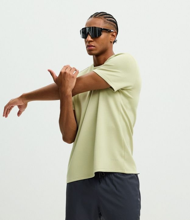 Remera Deportiva en Tecnologia Dry con Lettering