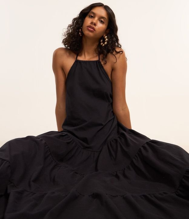 Vestido Largo Evasê con Escote Halter y Volados 2
