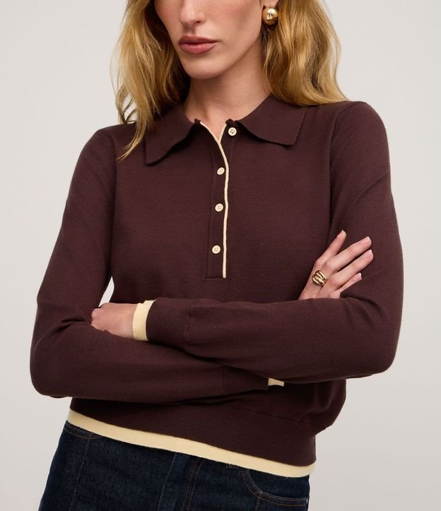 Blusa en Punto con Cuello Polo y Detalles Contrastantes 5