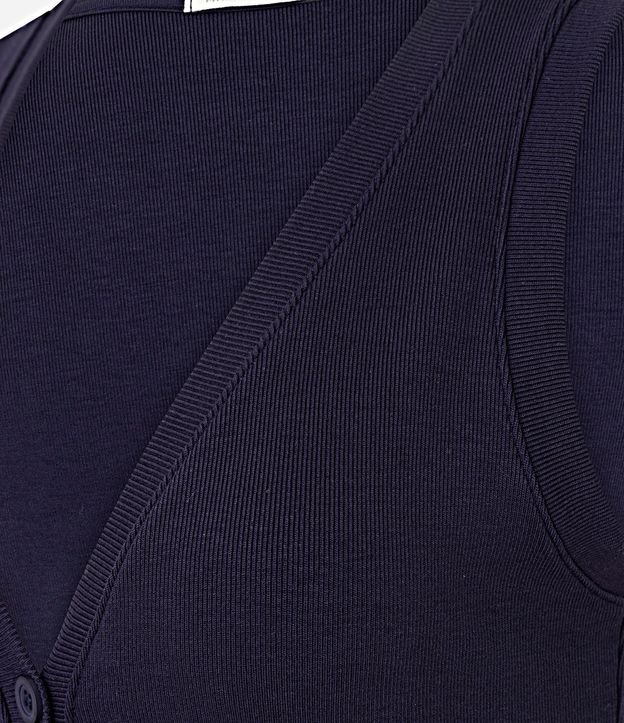 Blusa Acanalada en Rib con Escote V y Botones 9