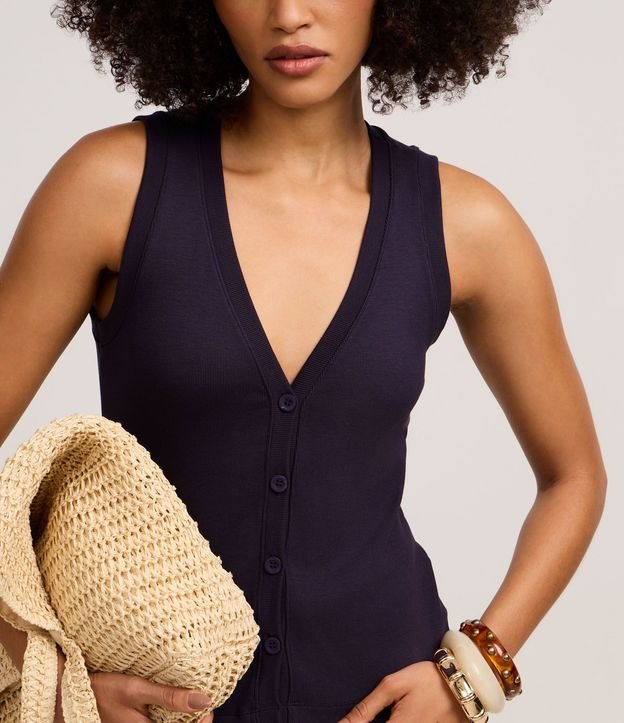 Blusa Acanalada en Rib con Escote V y Botones 5