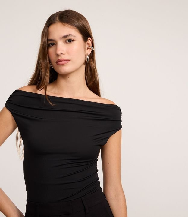 Blusa en Microfibra Hombro a Hombro con Escote Degagê